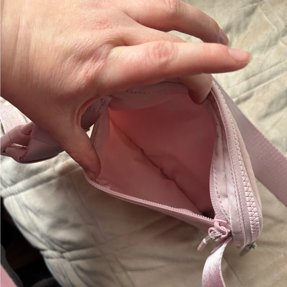 Lululemon Blush Pink Mesh Pocket Bag - Picture 4 of 8